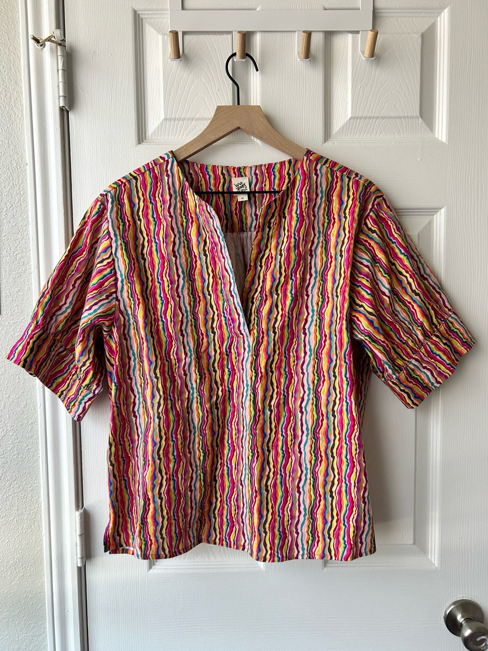 Ivy Jane Print Notch Front Top Medium EUC